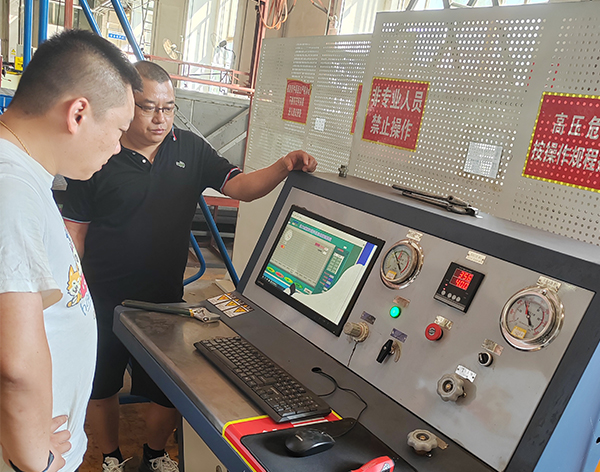 某型号自控液压设备安全操作培训